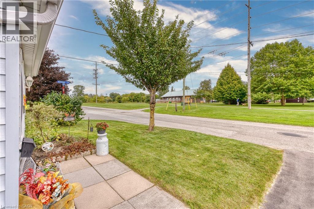395 EDWARD Avenue N - 34