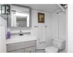 3155 Earl Grey St, Saanich, BC V9A1X1 Photo 23
