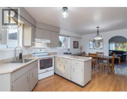 3155 Earl Grey St, Saanich, BC V9A1X1 Photo 13