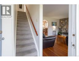 3155 Earl Grey St, Saanich, BC V9A1X1 Photo 18
