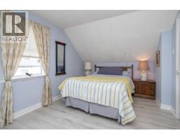 3155 Earl Grey St, Saanich, BC V9A1X1 Photo 19