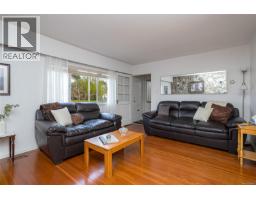 Primary Bedroom - 3155 Earl Grey St, Saanich, BC V9A1X1 Photo 6