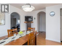 Kitchen - 3155 Earl Grey St, Saanich, BC V9A1X1 Photo 9