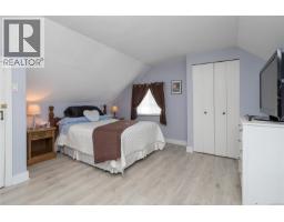3155 Earl Grey St, Saanich, BC V9A1X1 Photo 22