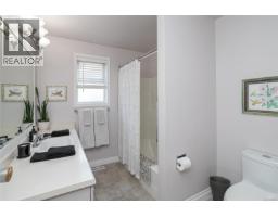 3155 Earl Grey St, Saanich, BC V9A1X1 Photo 17