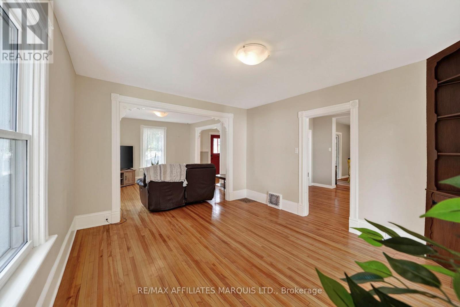 229 4TH STREET E - Image 8