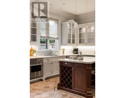 Family room - 250 Forest Hill Road, Toronto, ON M5P2N5 Photo 11