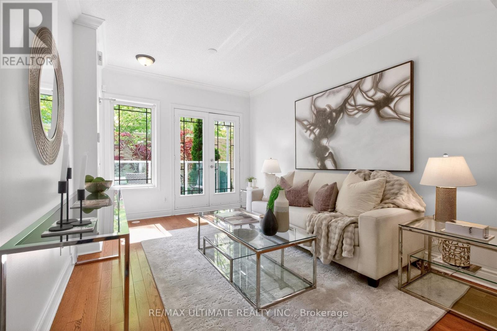 #4 70 BYNG AVENUE - 1