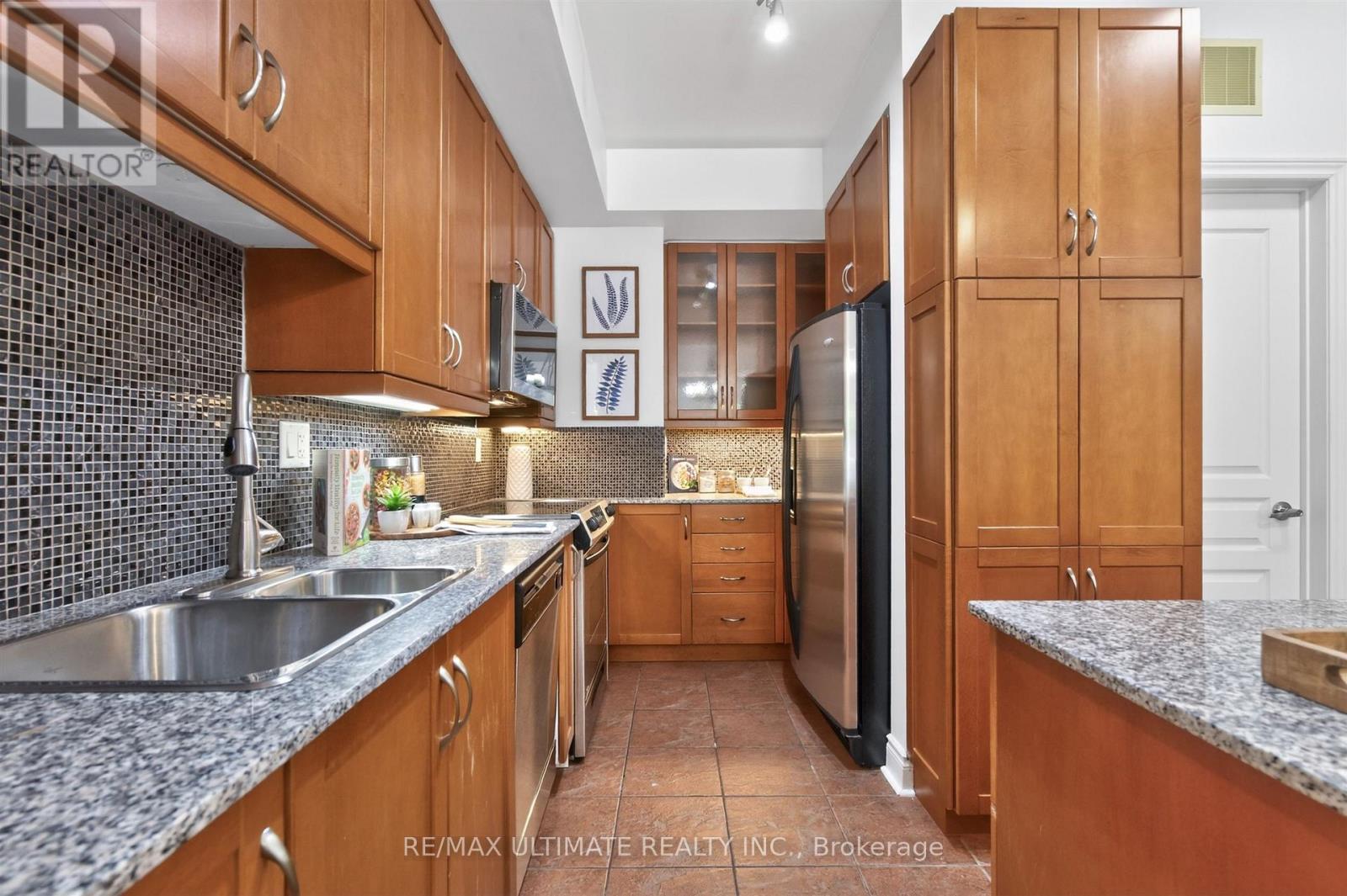 #4 70 BYNG AVENUE - 11
