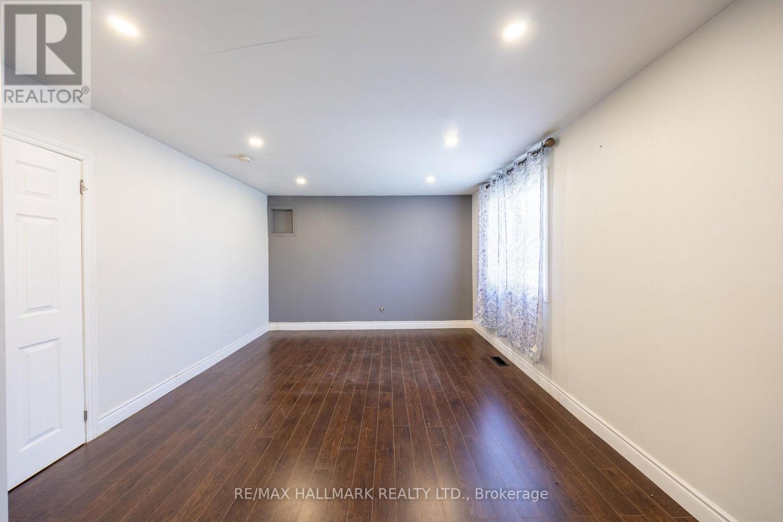 109 THICKSON ROAD S - Image 33