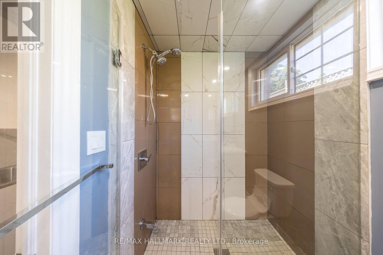 109 THICKSON ROAD S - Image 39