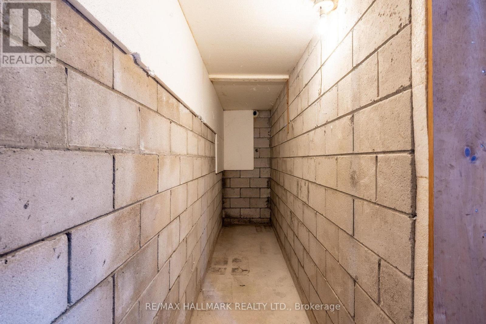 109 THICKSON ROAD S - Image 44