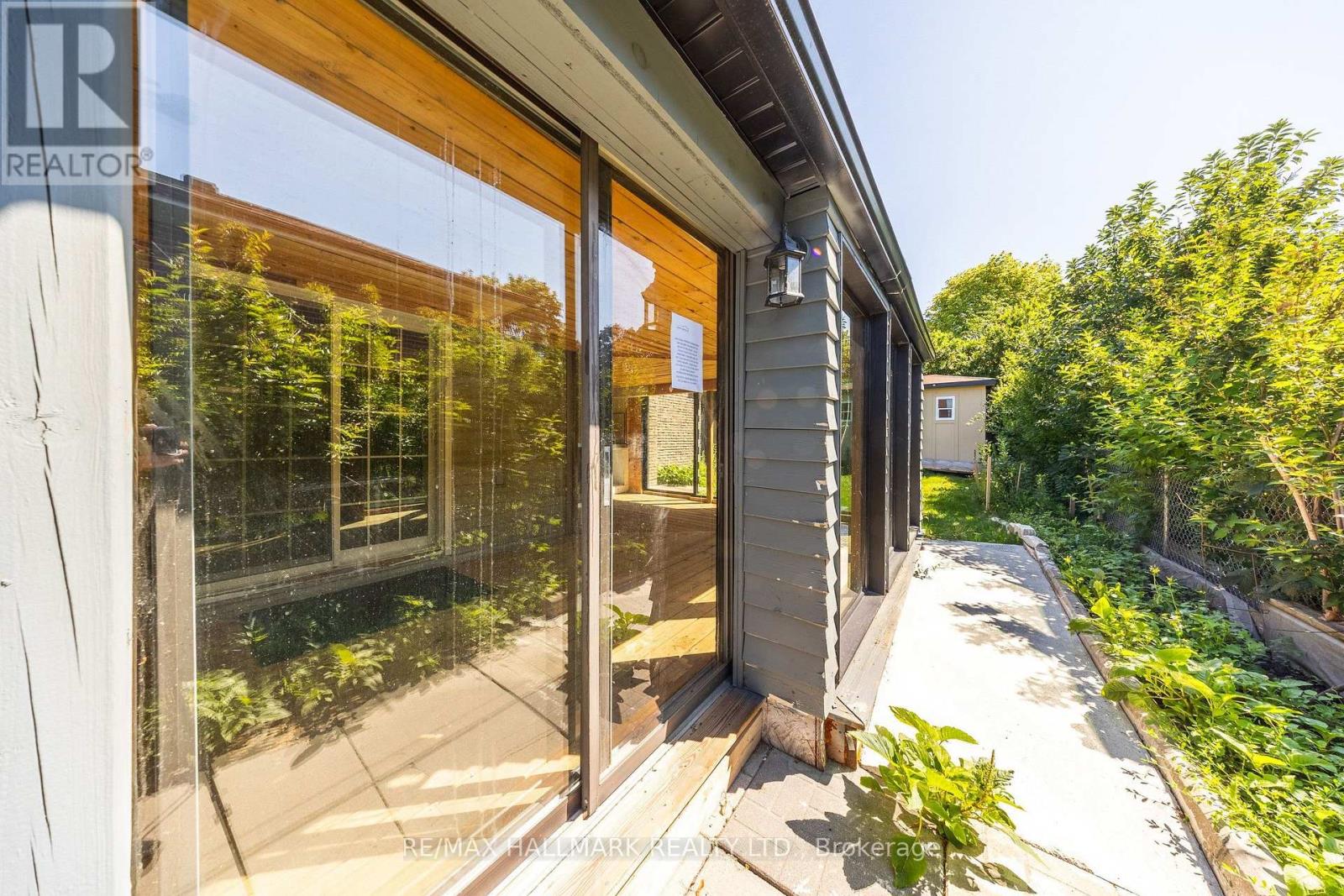 109 THICKSON ROAD S - Image 46