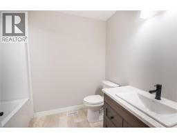 Primary Bedroom - 4009 Greenwood Street, Petrolia, ON N0N1R0 Photo 10