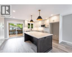 4pc Bathroom - 4009 Greenwood Street, Petrolia, ON N0N1R0 Photo 6