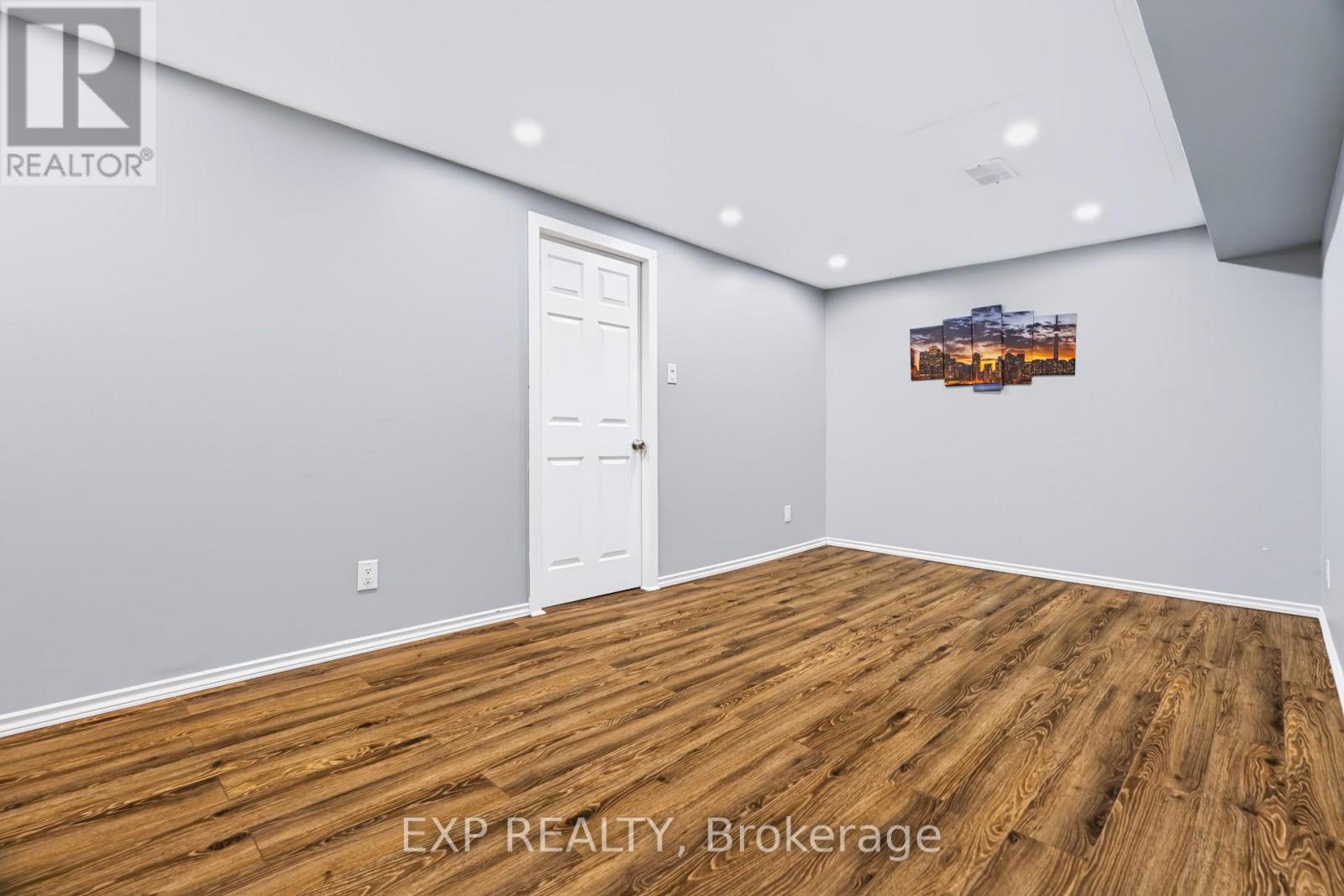 #2 2669 SOUTHVALE CRESCENT E - 35
