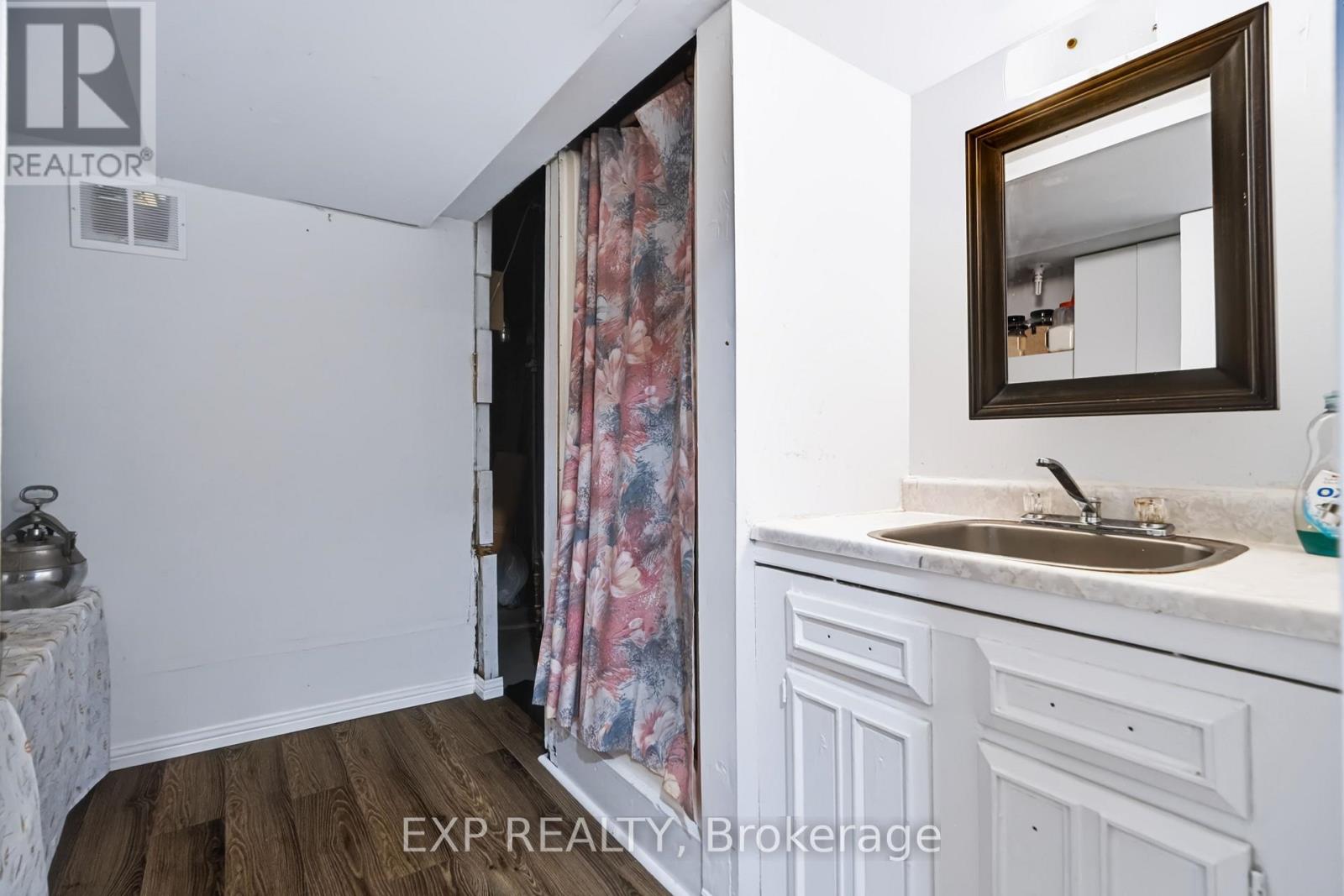 #2 2669 SOUTHVALE CRESCENT E - 40
