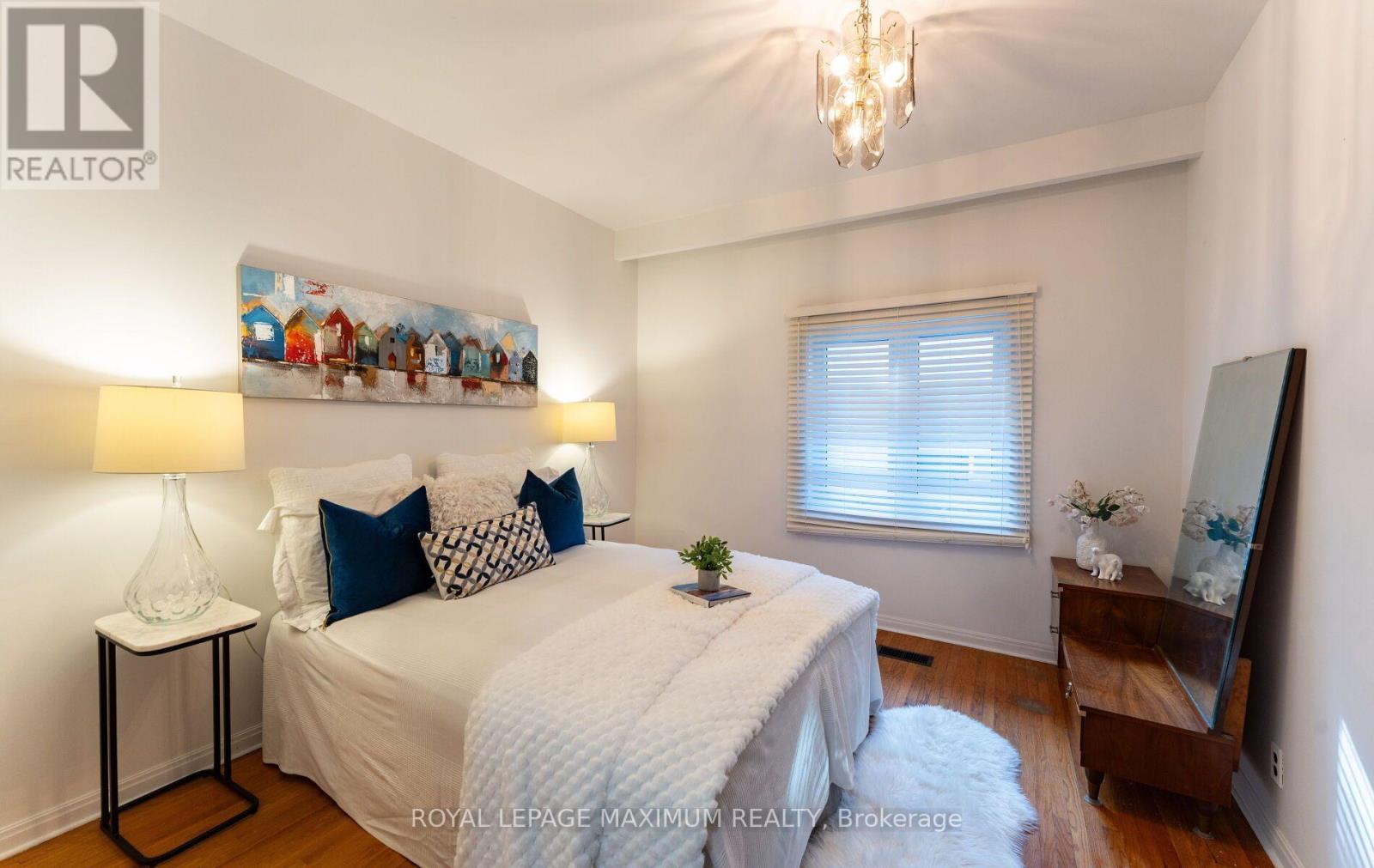 376 MCROBERTS AVENUE - 12