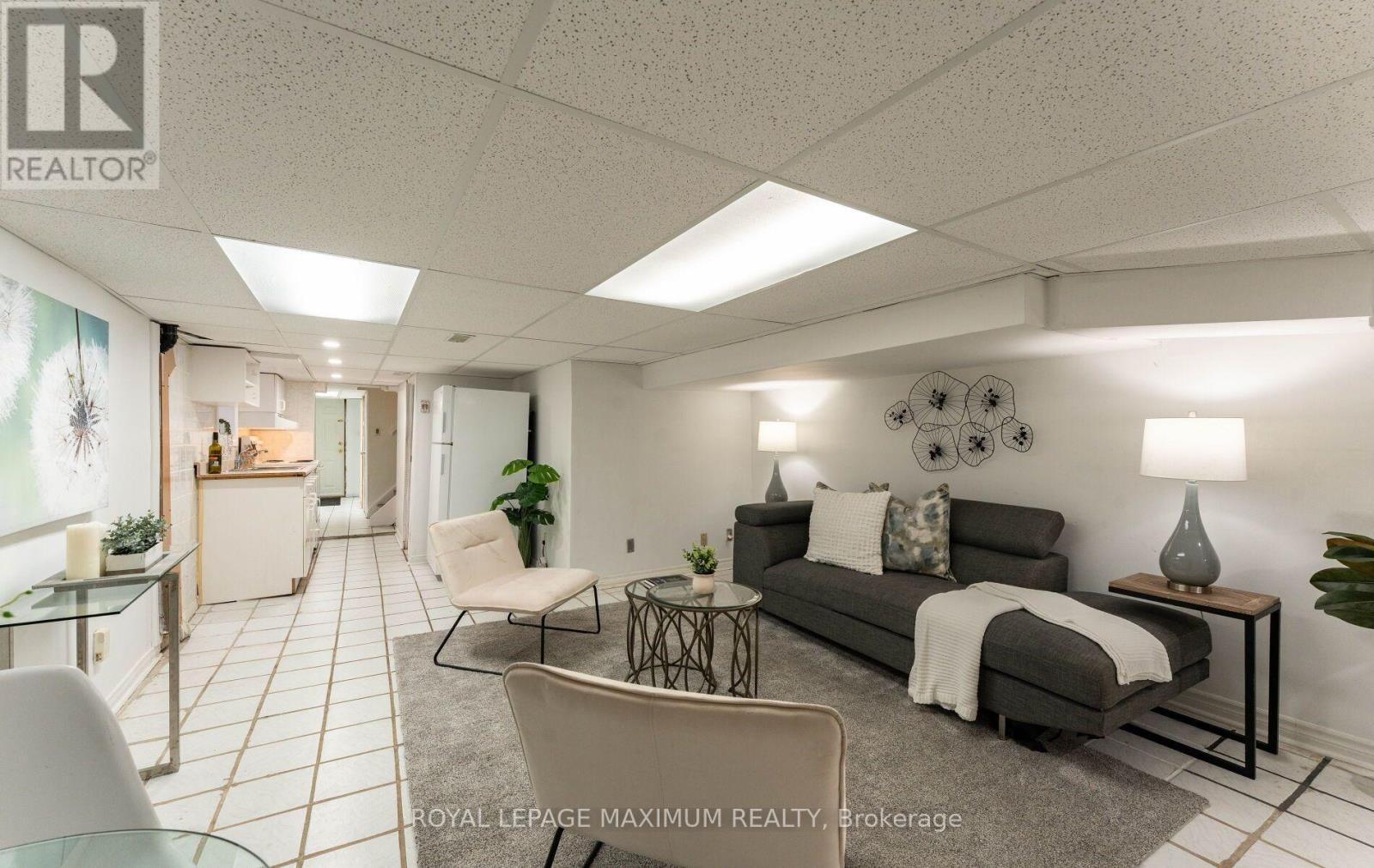 376 MCROBERTS AVENUE - 22