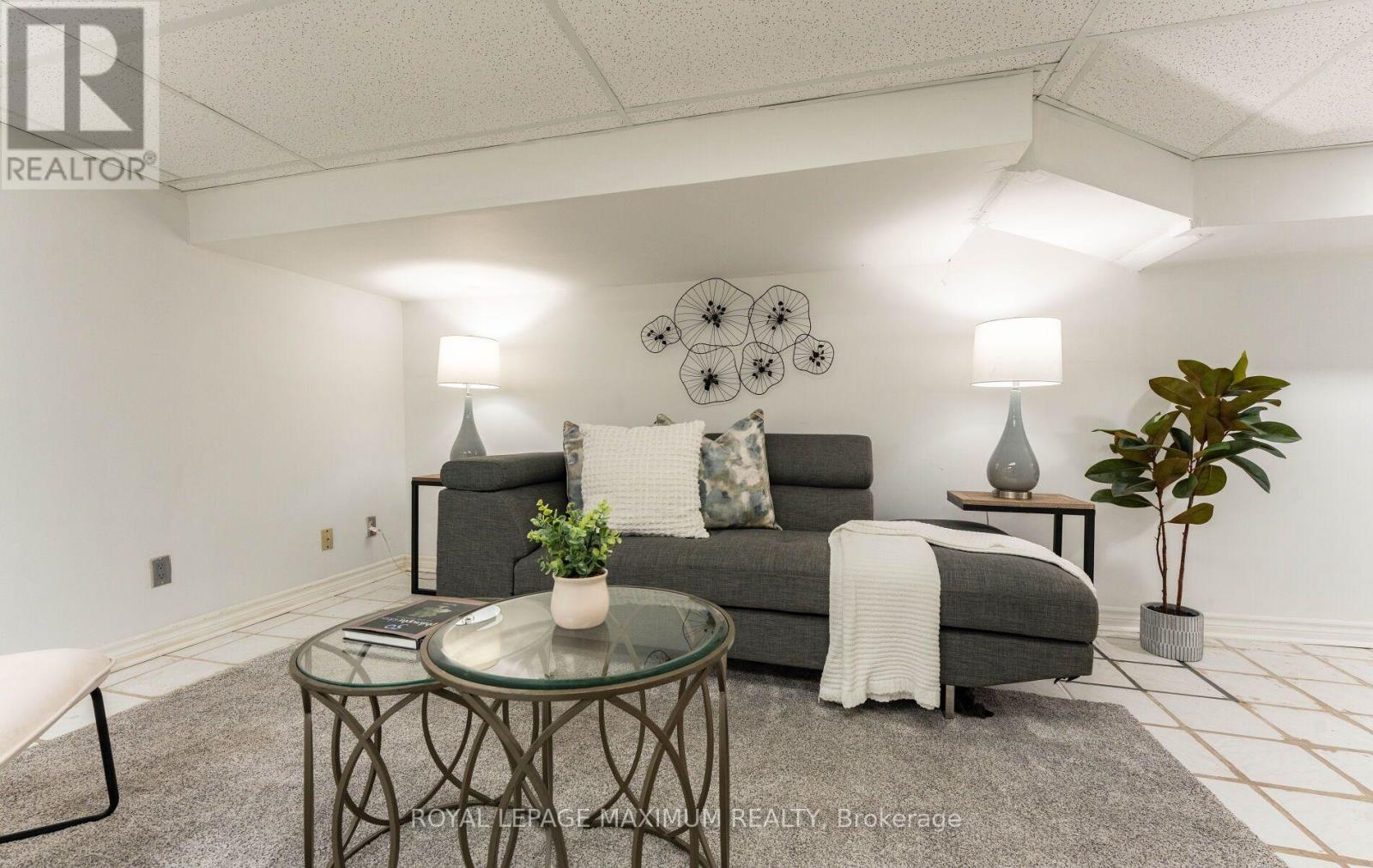 376 MCROBERTS AVENUE - 24