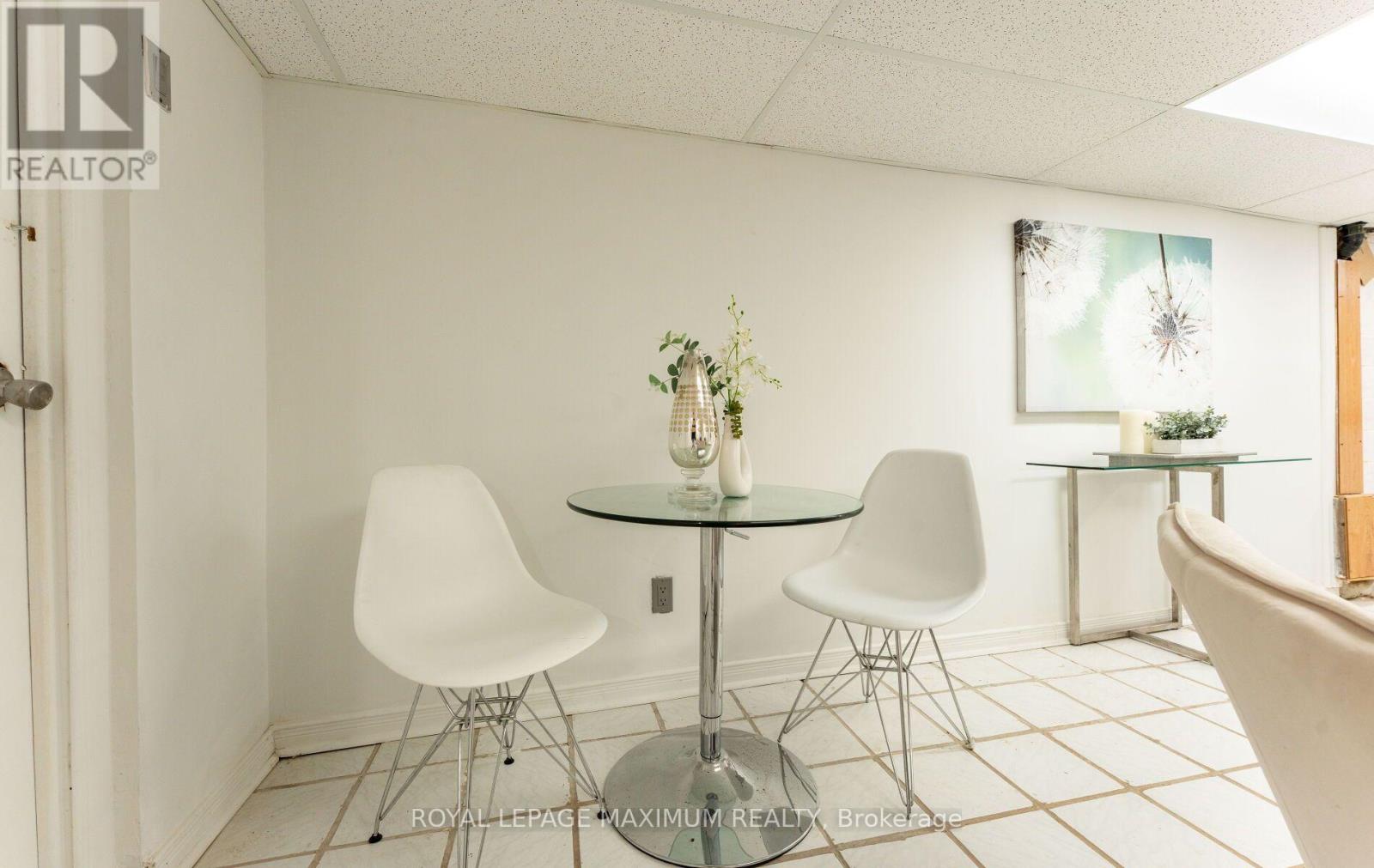 376 MCROBERTS AVENUE - 26