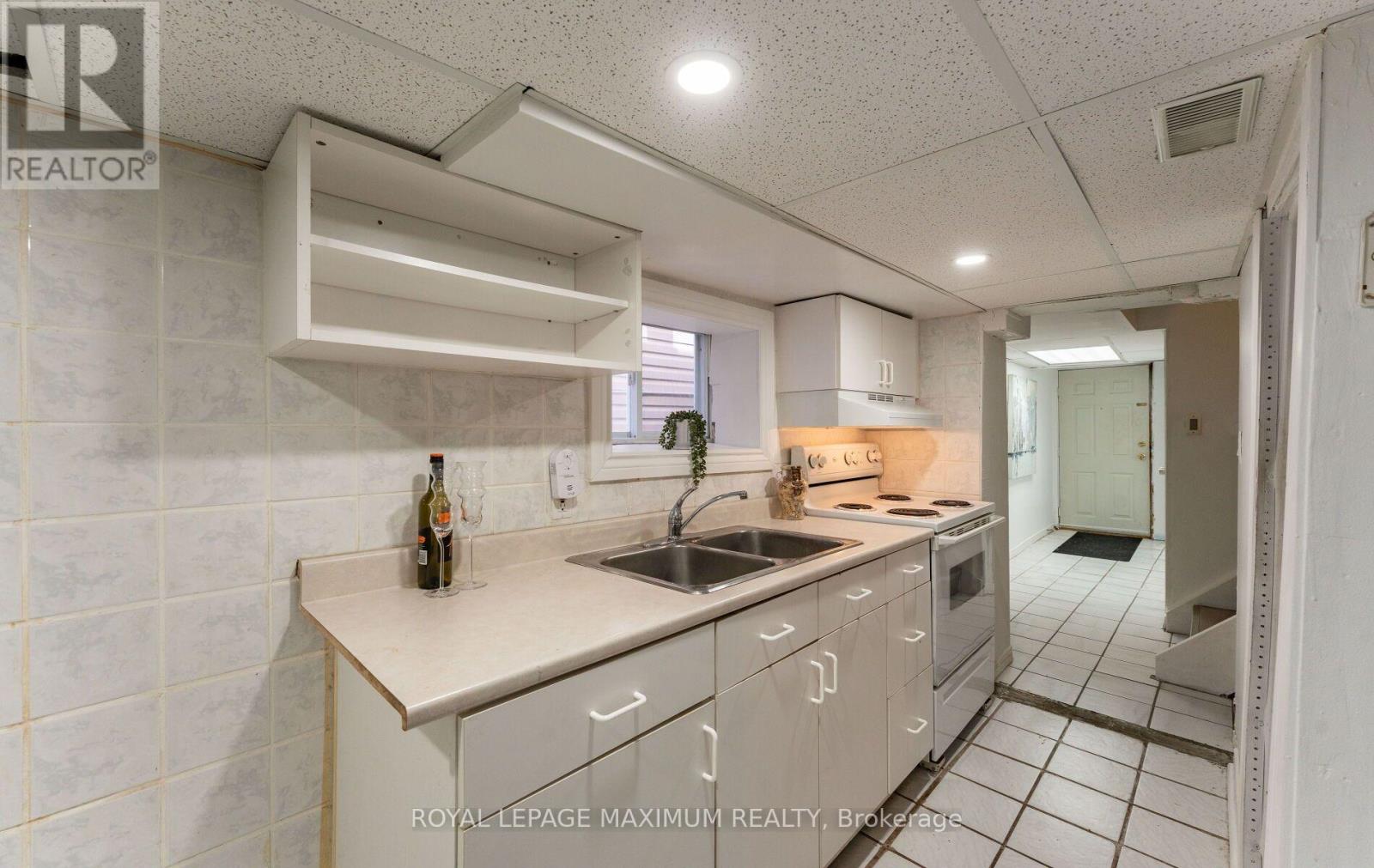 376 MCROBERTS AVENUE - 27
