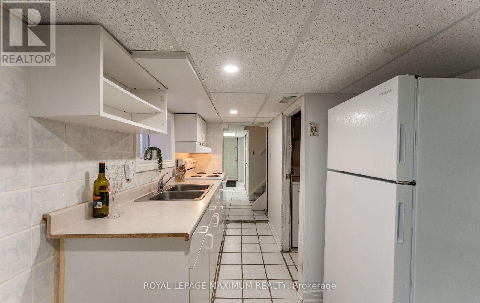 376 MCROBERTS AVENUE - 28