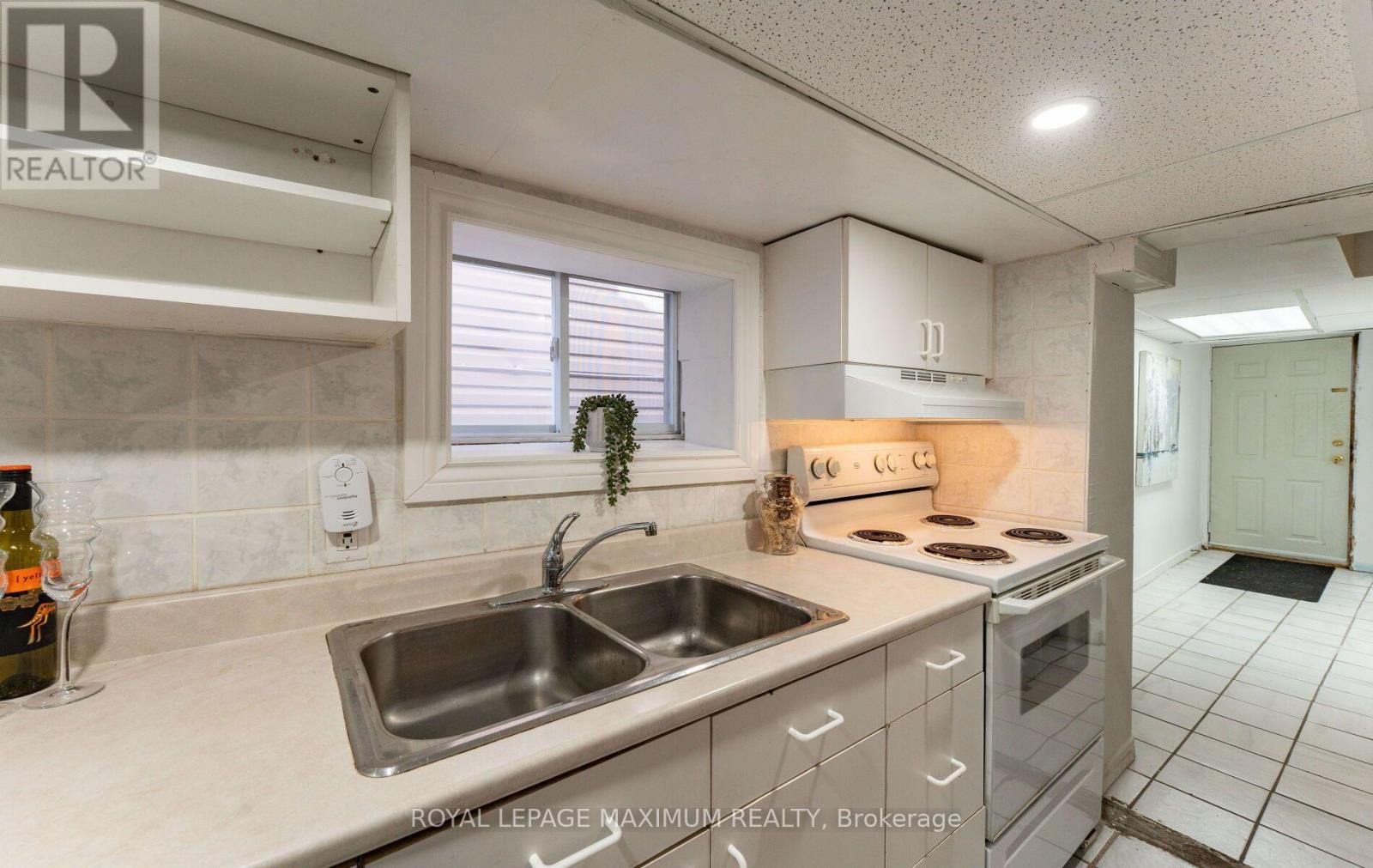 376 MCROBERTS AVENUE - 29