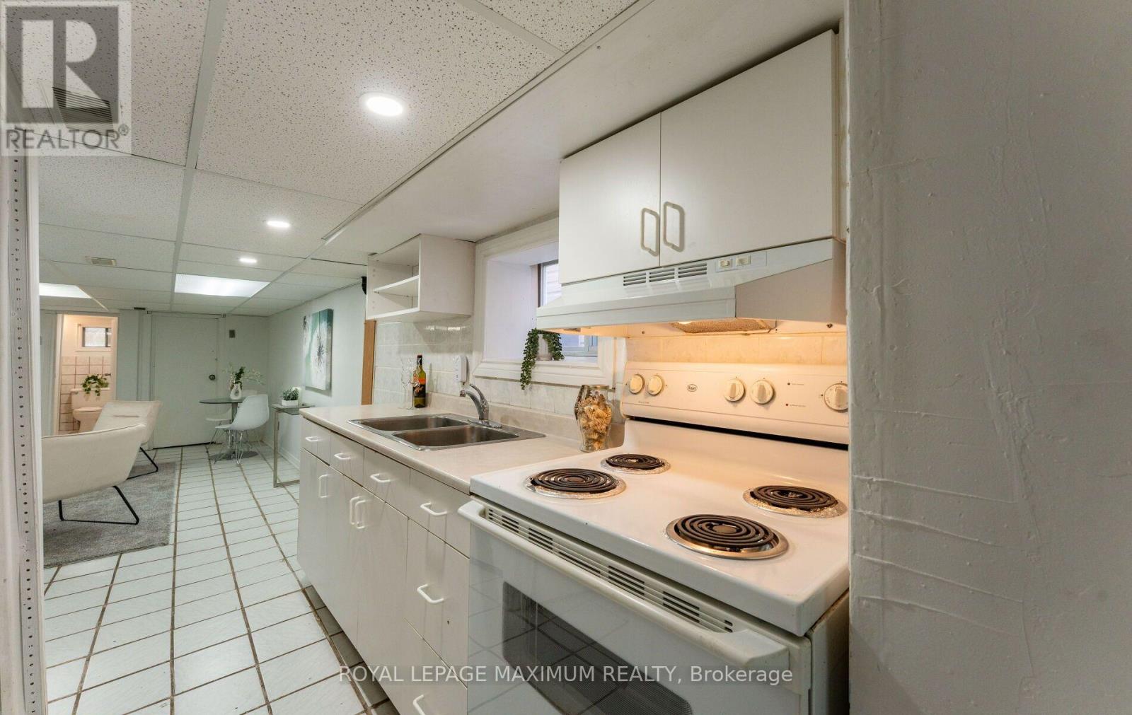 376 MCROBERTS AVENUE - 30
