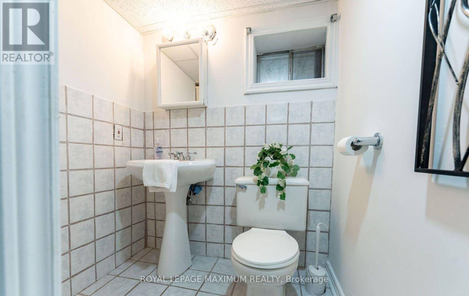 376 MCROBERTS AVENUE - Image 33