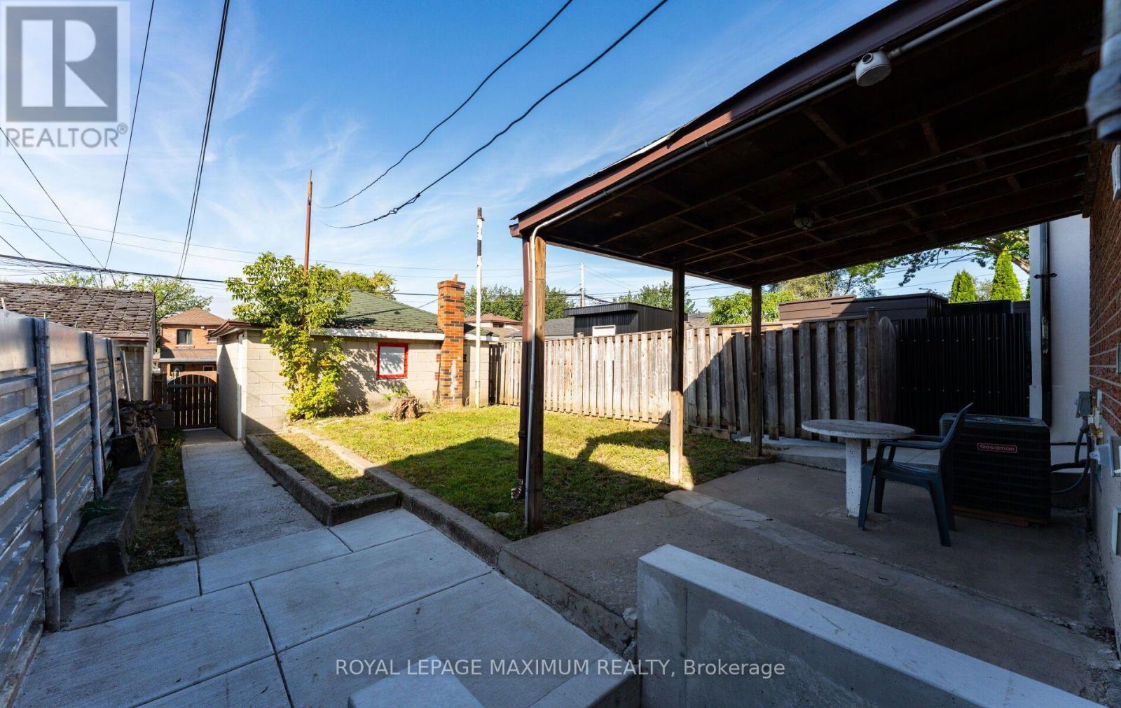 376 MCROBERTS AVENUE - 36