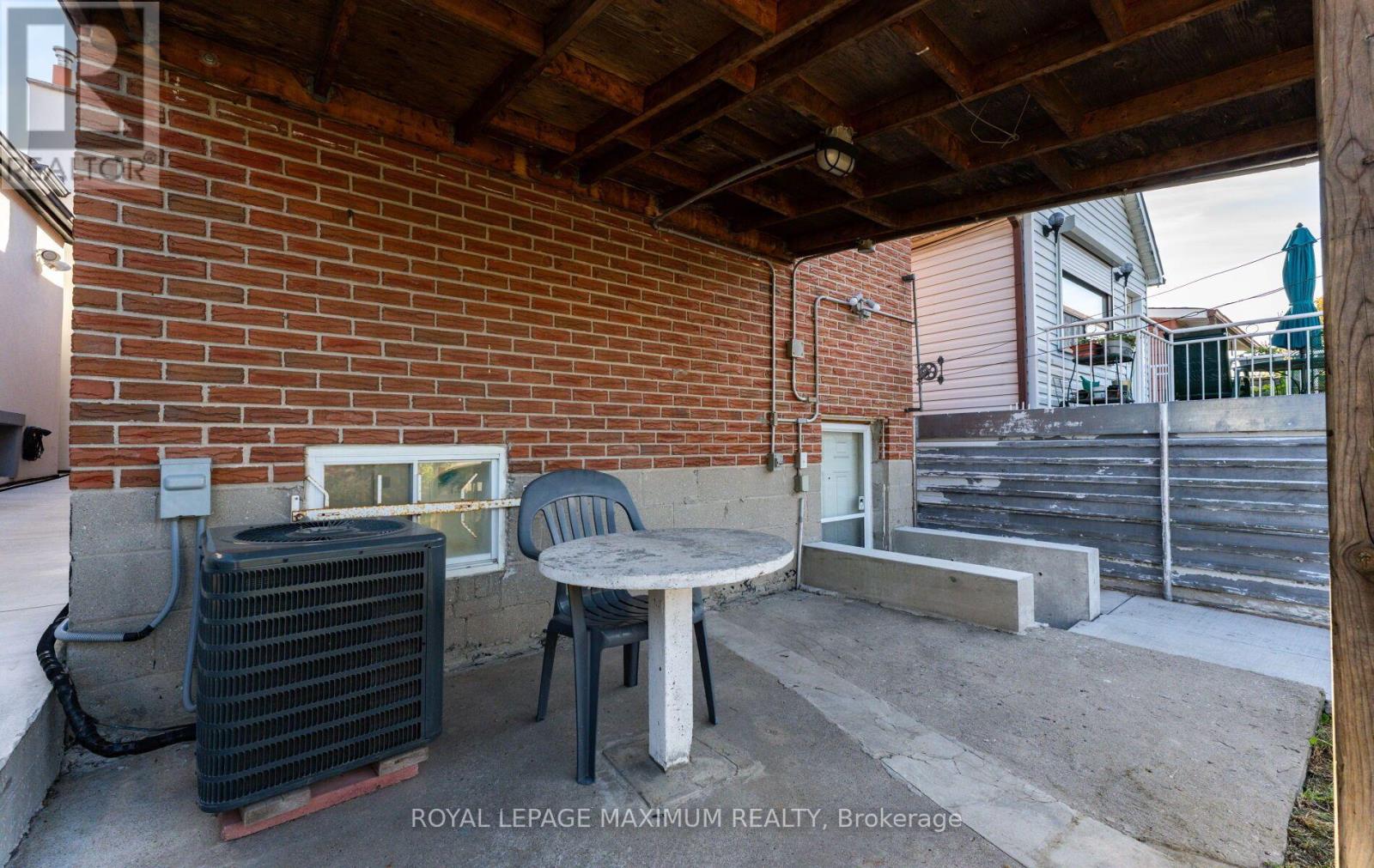 376 MCROBERTS AVENUE - 38