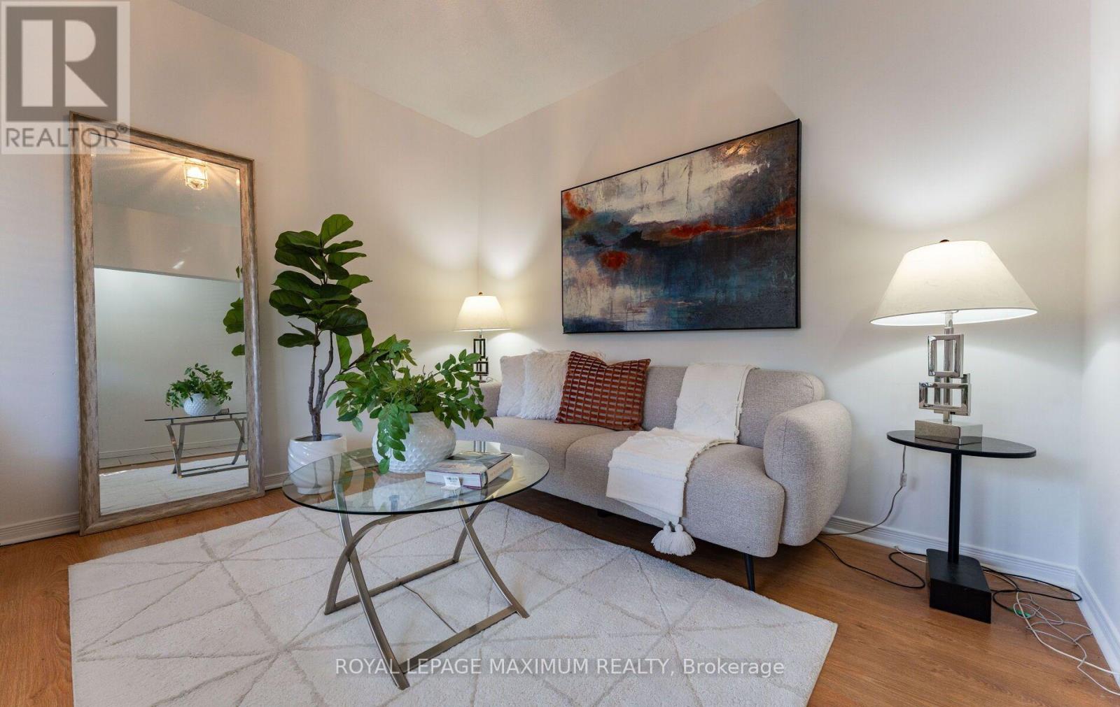 376 MCROBERTS AVENUE - 4