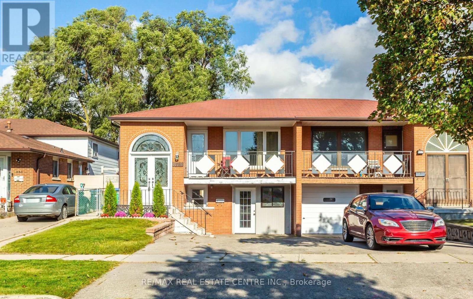 Photo of 879 Consort Crescent