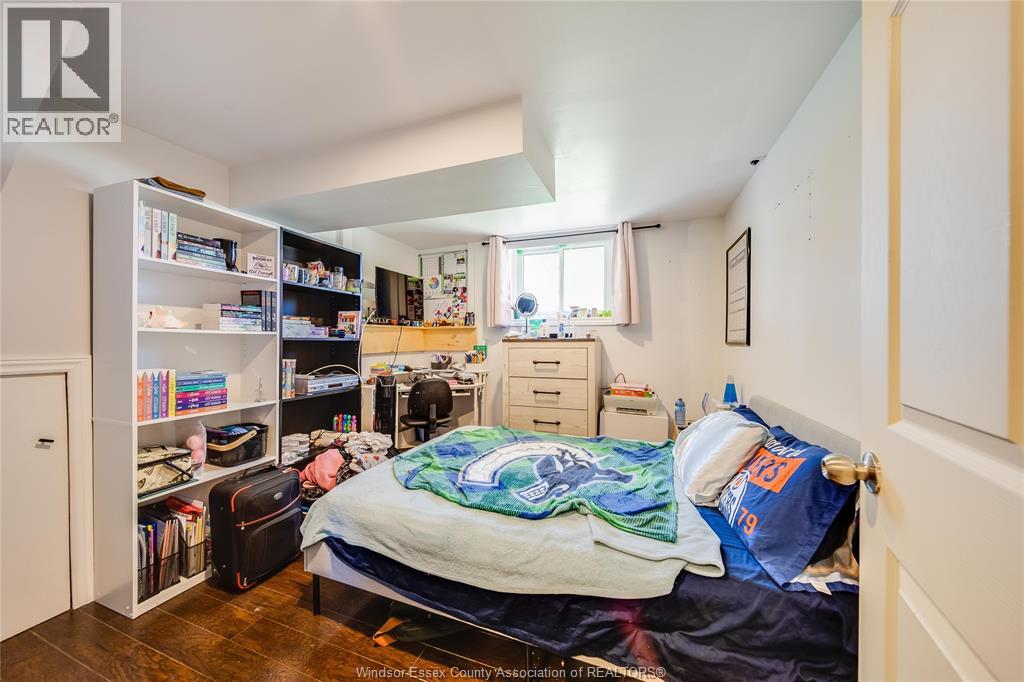 368 CARLING CRESCENT - 35