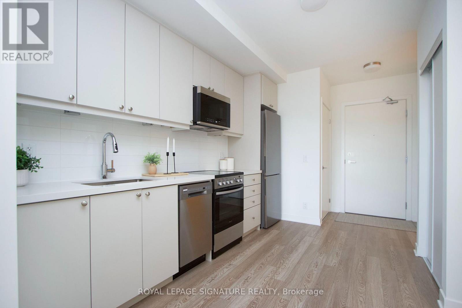 #613 51 CLARINGTON BOULEVARD - 4