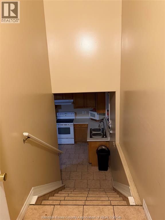 #4 680 CAMERON Avenue, Windsor, Ontario, N9B1Z1, Windsor, Ontario — photo 3 of 5