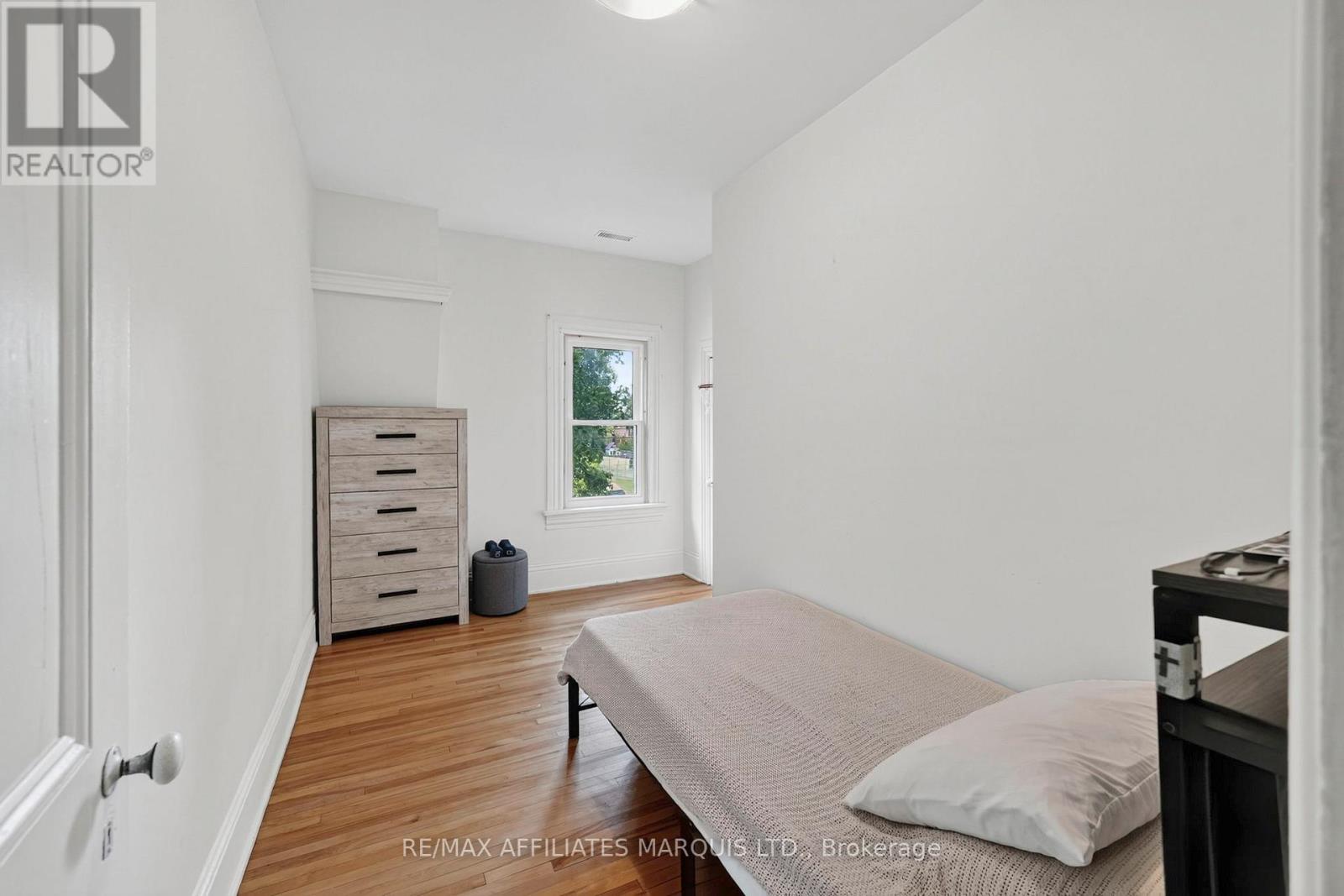 229 4TH STREET E - 26