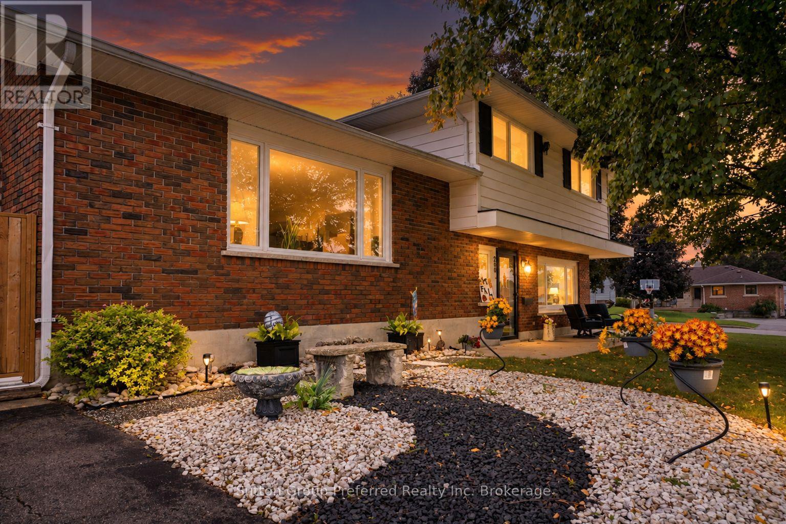 260 FERNCREST ROAD - 2