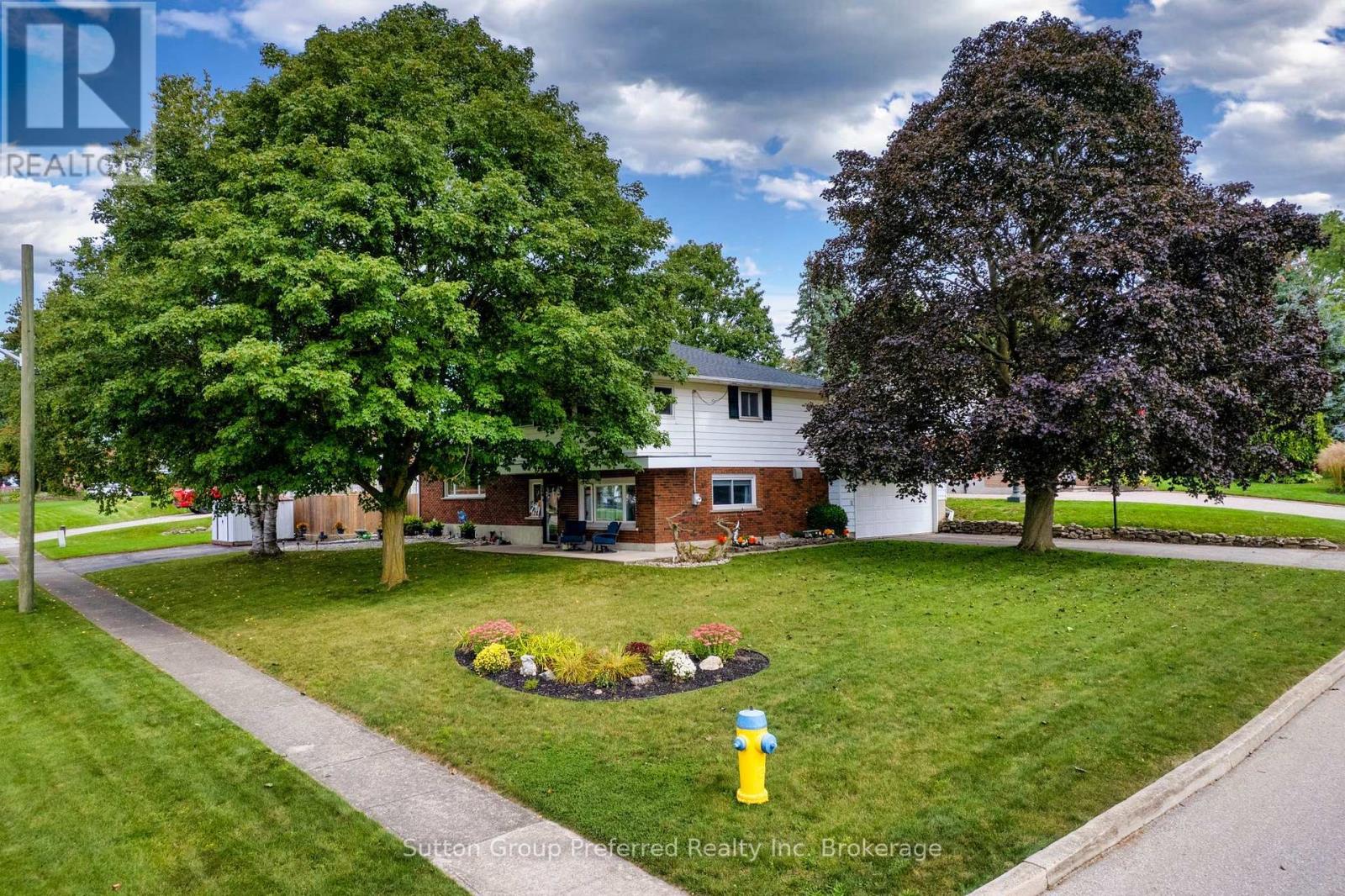 260 FERNCREST ROAD - 3