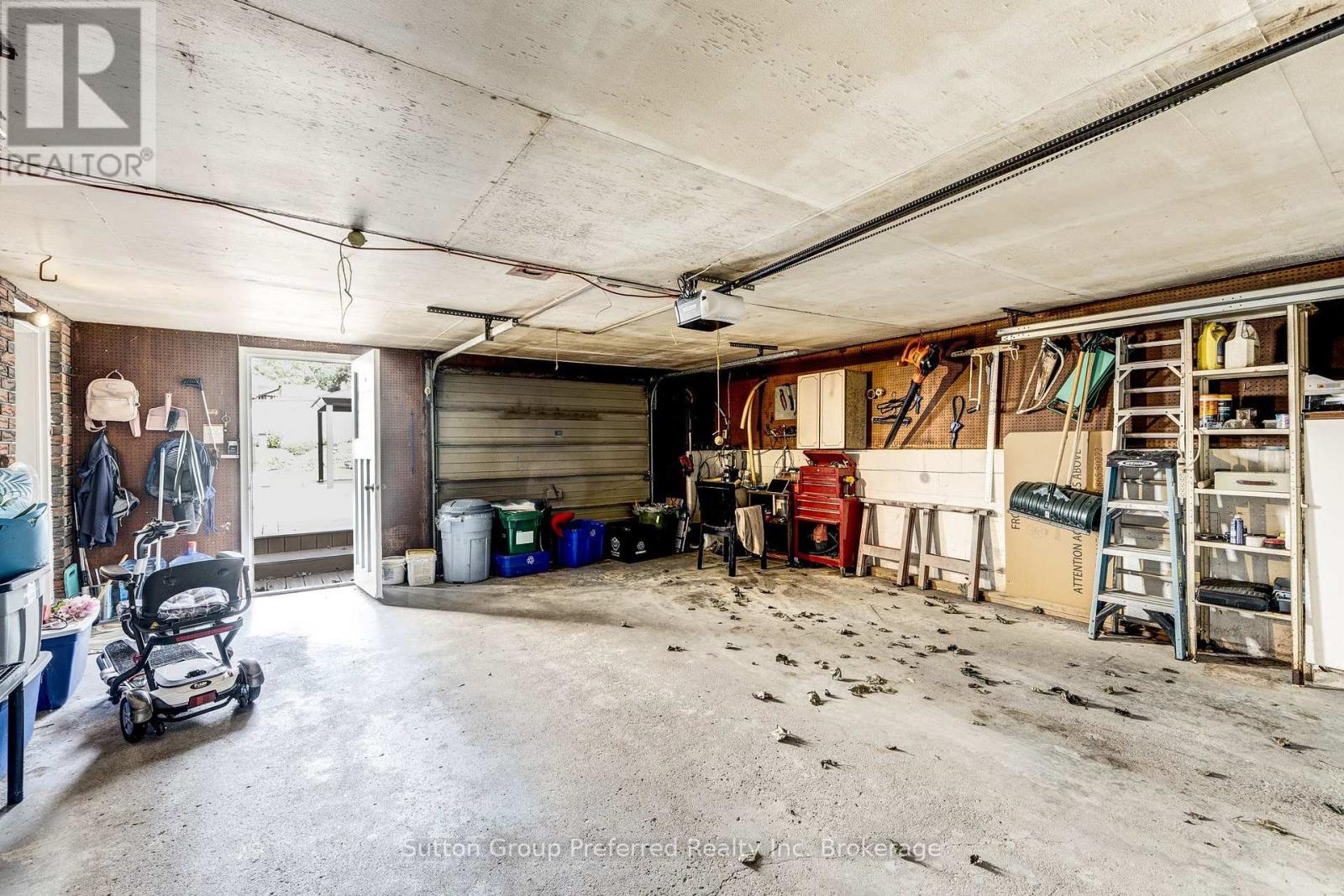 260 FERNCREST ROAD - 32