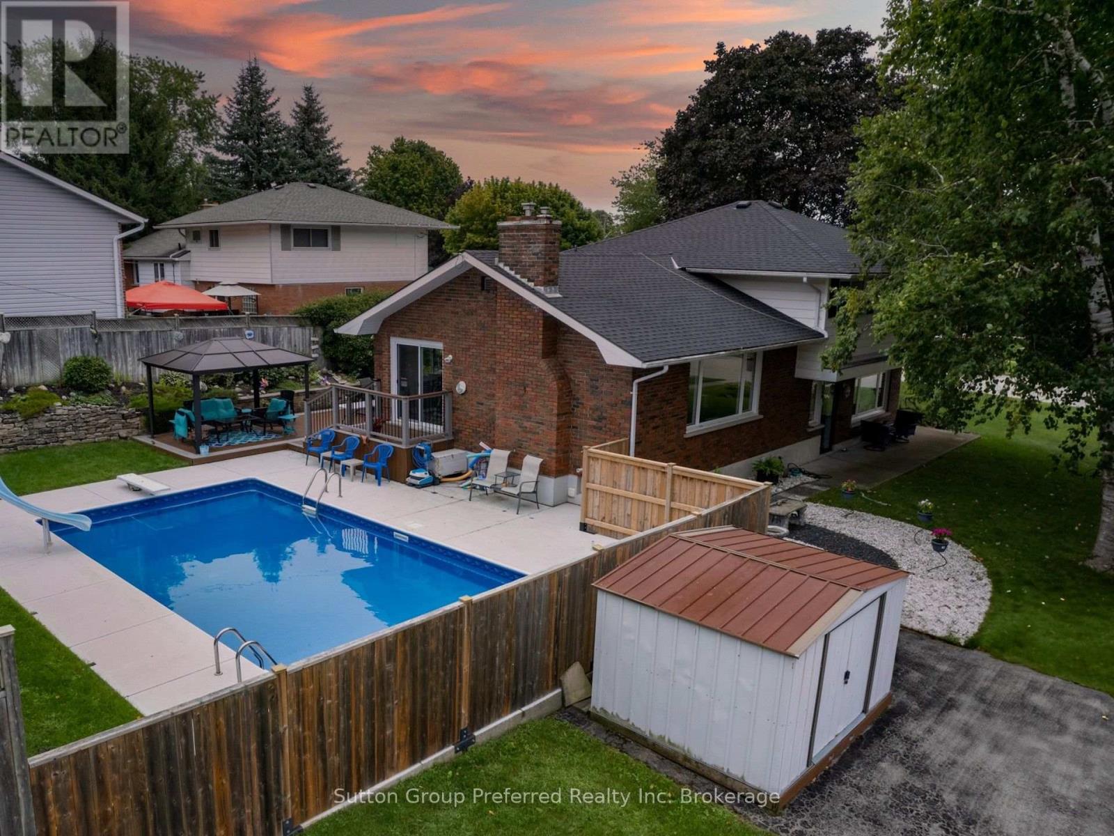260 FERNCREST ROAD - Image 37