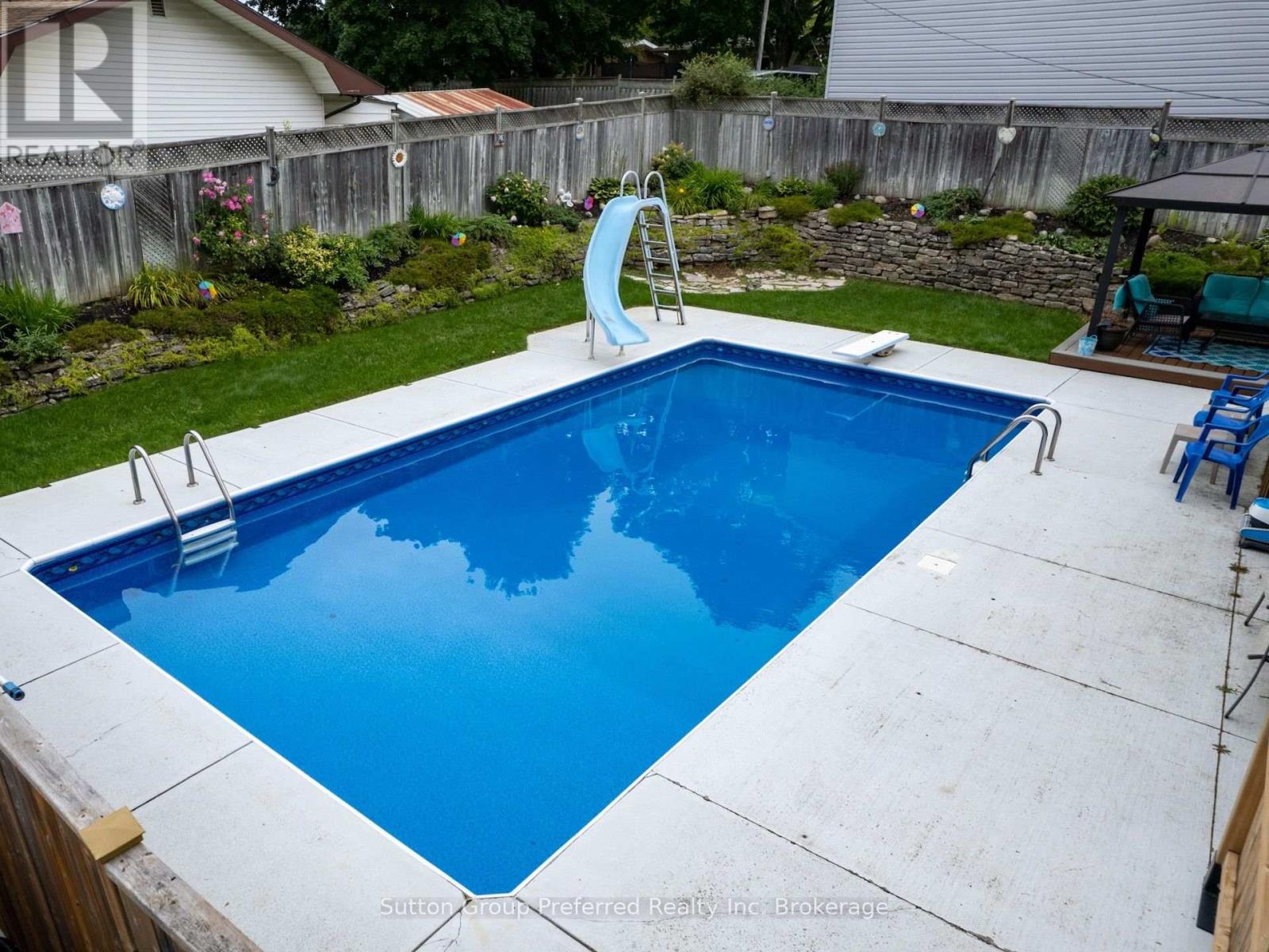 260 FERNCREST ROAD - 38