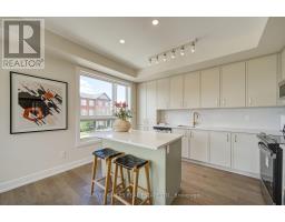 4 - 12 Lytham Green Circle, Newmarket, ON L3X3A8 Photo 32