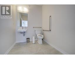 4 - 12 Lytham Green Circle, Newmarket, ON L3X3A8 Photo 8