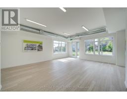 4 - 12 Lytham Green Circle, Newmarket, ON L3X3A8 Photo 6