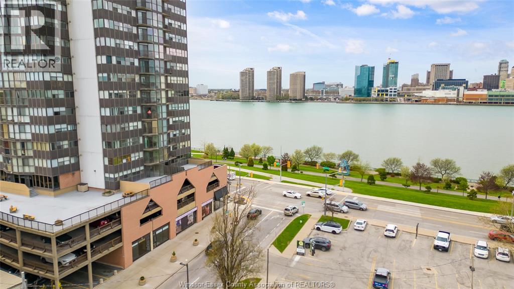 515 RIVERSIDE DRIVE West Unit# 104 A, Windsor