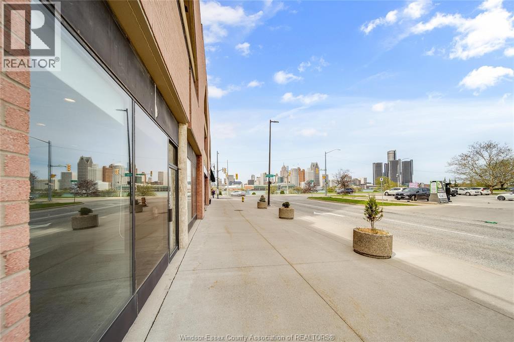 515 RIVERSIDE DRIVE West Unit# 104 A, Windsor — photo 2
