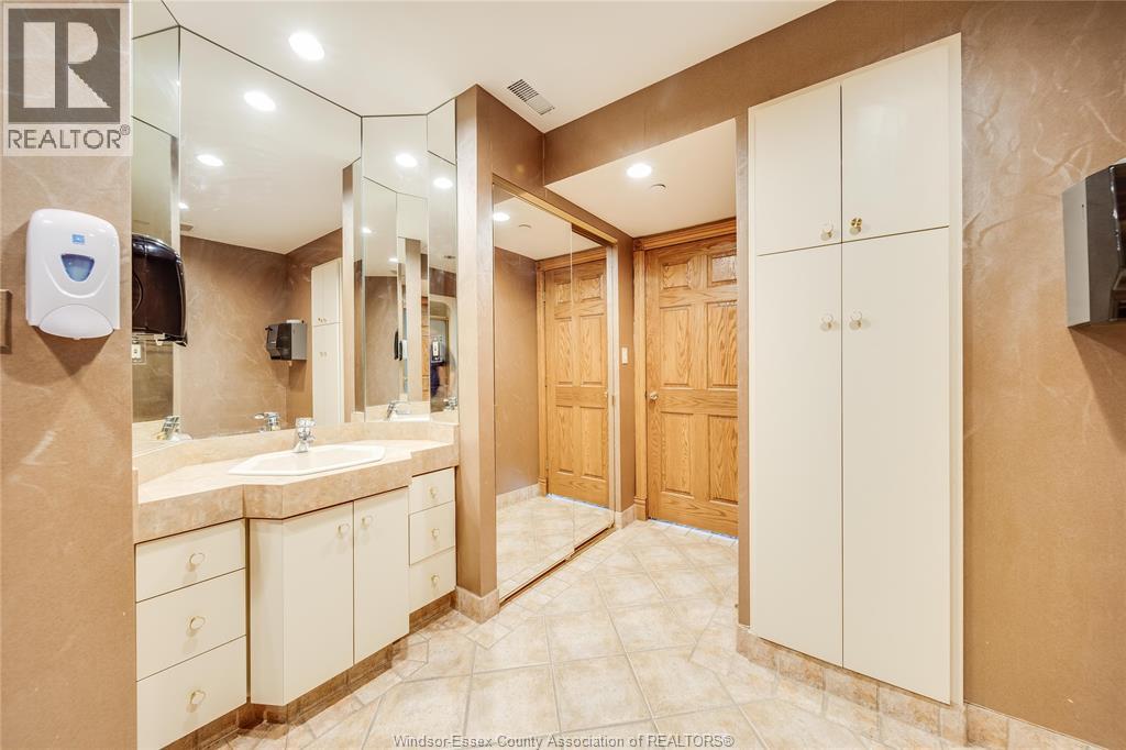 515 RIVERSIDE DRIVE West Unit# 104 A, Windsor — photo 20