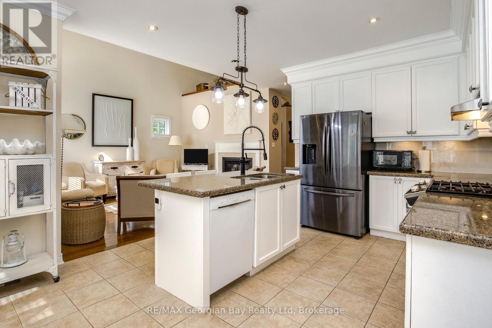 68 RIVERWALK PLACE - 12